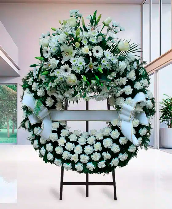 Corona Funeraria de claveles blancos para Tanatorio Crevillente Virgen del Rosario